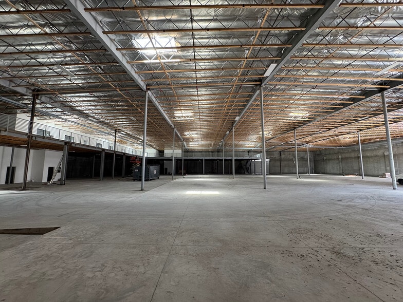 8730 Crocker St, Los Angeles, CA for lease - Interior Photo - Image 3 of 13