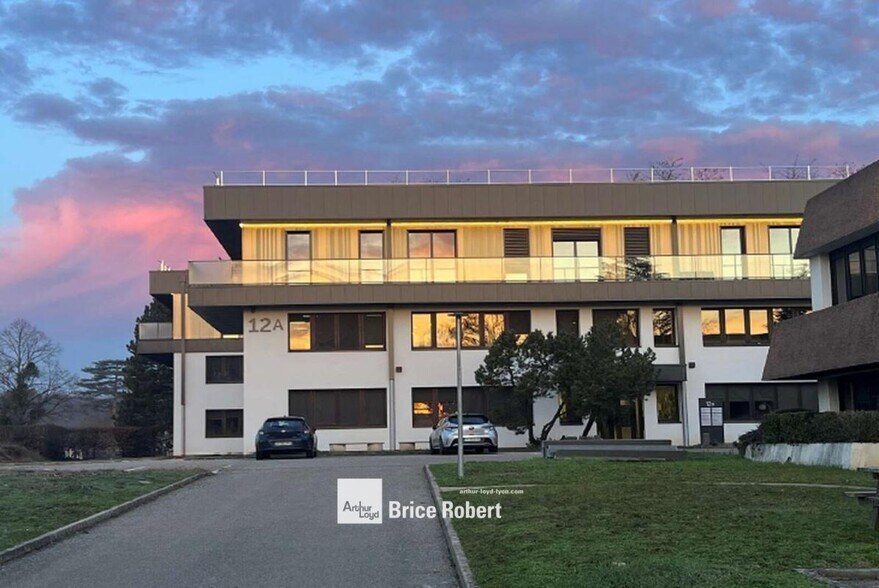 Bureau dans Tassin-la-Demi-Lune à vendre - Photo du bâtiment - Image 2 de 3
