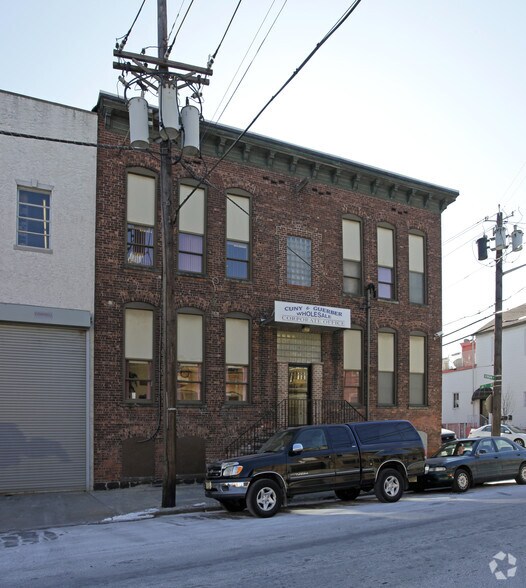 2100 Kerrigan Ave, Union City, NJ à louer - Photo du bâtiment - Image 3 de 13