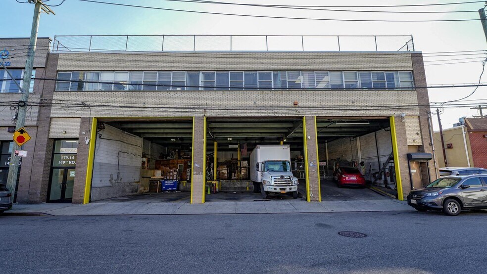 179-12 149th Rd, Jamaica, NY à louer - Photo du bâtiment - Image 2 de 3