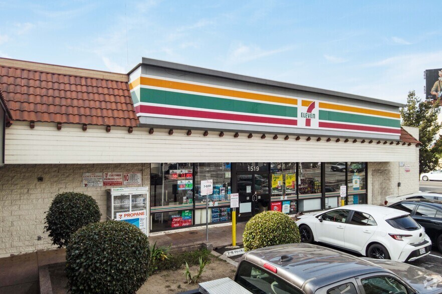 1519-1525 S Bundy Dr, Los Angeles, CA à louer - Photo du bâtiment - Image 3 de 5