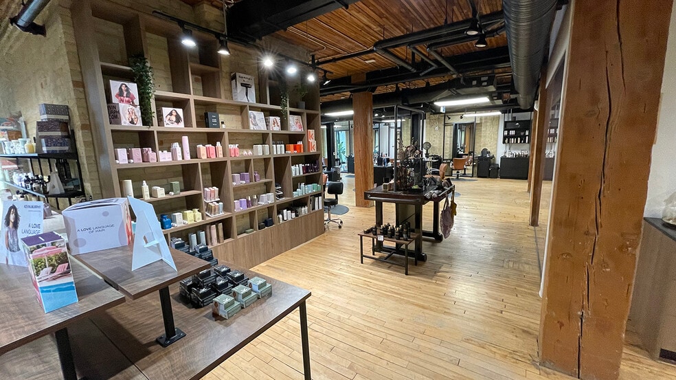 139 Market Ave, Winnipeg, MB for sale - Interior Photo - Image 3 of 14