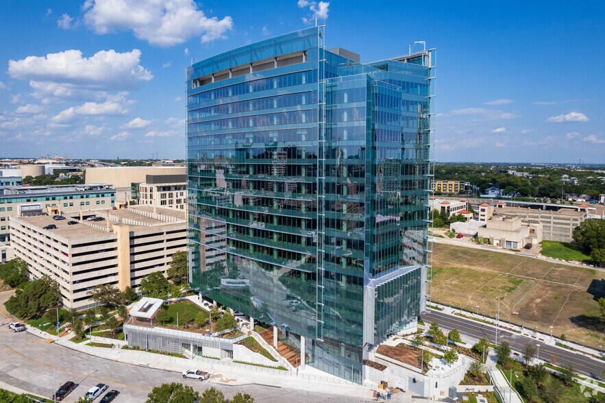 1300 Red River St, Austin, TX à louer - Photo du bâtiment - Image 2 de 8