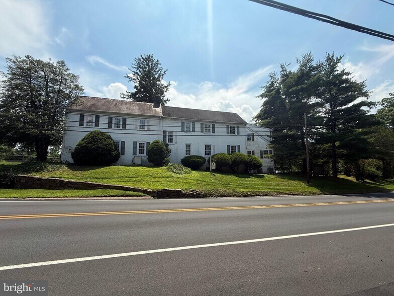 10 Beulah Rd, New Britain, PA à vendre - Photo du bâtiment - Image 1 de 8