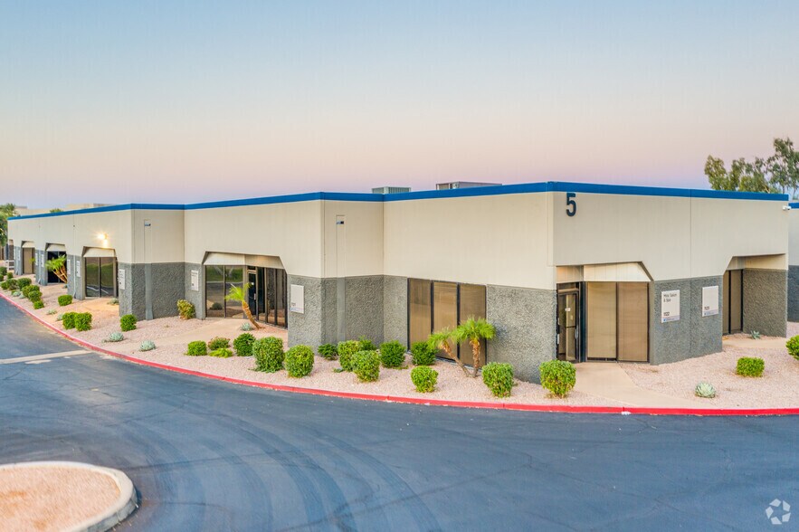 2432 W Peoria Ave, Phoenix, AZ à louer - Photo principale - Image 3 de 18