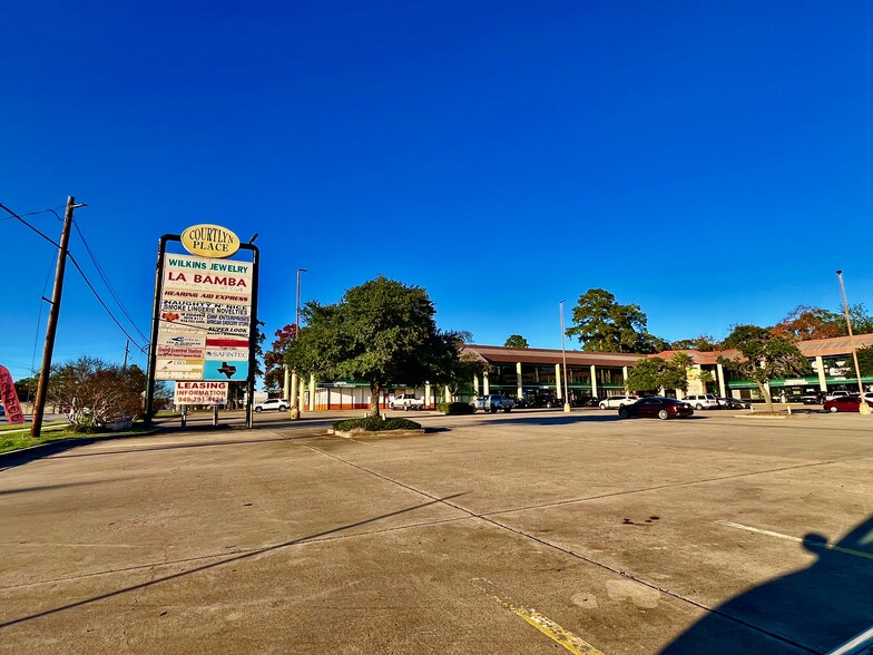 1712 N Frazier St, Conroe, TX à louer - Photo du bâtiment - Image 3 de 24