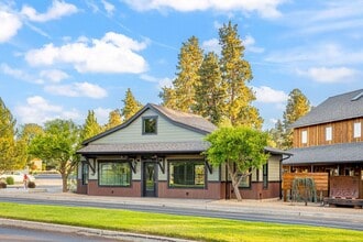 771-781 W Hood Ave, Sisters, OR for lease Building Photo- Image 2 of 5