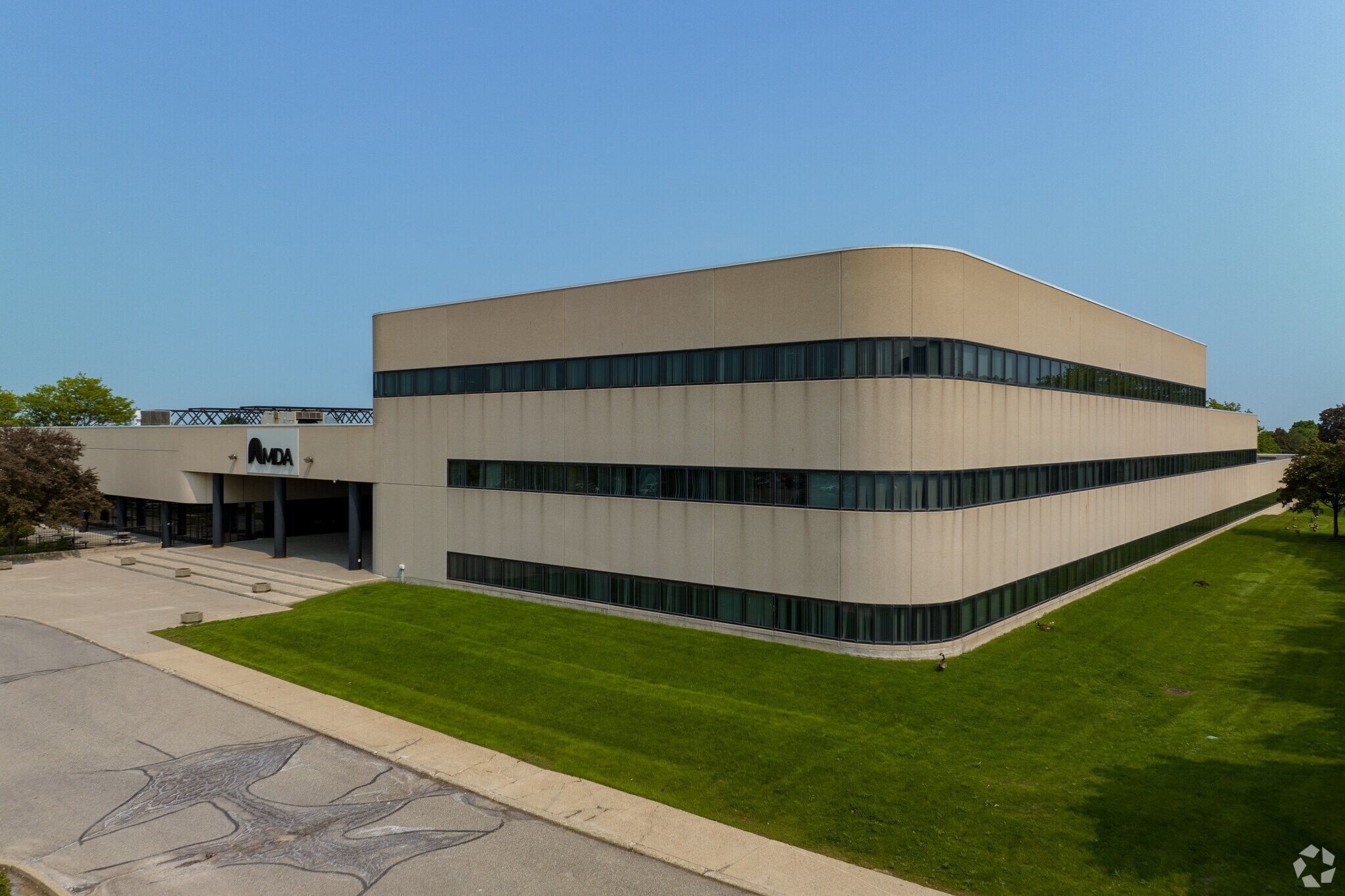 9445 Airport Rd, Brampton, ON à vendre Photo du bâtiment- Image 1 de 1