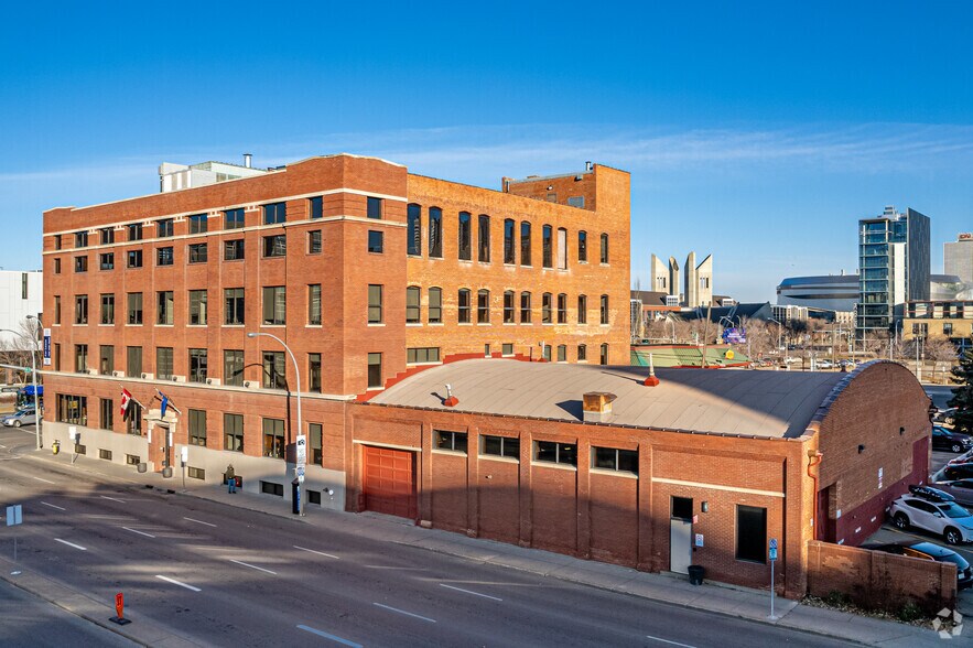 10357 109th St NW, Edmonton, AB à louer - Photo du bâtiment - Image 2 de 10