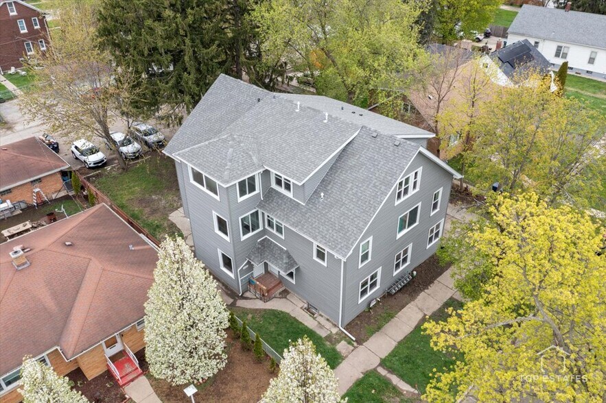 1542 Victoria Ave, North Chicago, IL à vendre - Photo du bâtiment - Image 3 de 54