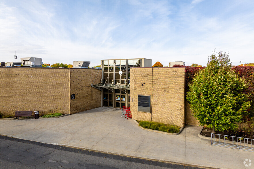 600 Boul Sir-Wilfrid-Laurier, Beloeil, QC à louer - Photo du bâtiment - Image 2 de 5