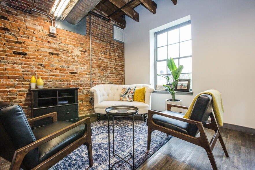 532 Hamilton St, Allentown, PA for lease - Interior Photo - Image 1 of 9