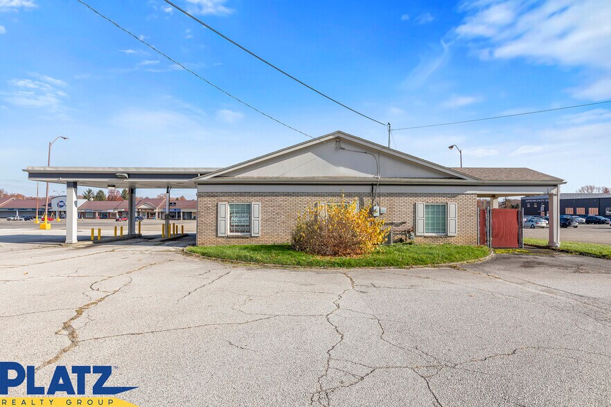 1705-1747 S Raccoon Rd, Youngstown, OH à louer - Photo du bâtiment - Image 2 de 16