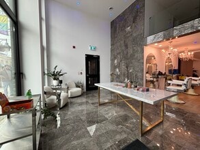 3425-3433 Yonge St, Toronto, ON à louer Photo intérieure- Image 2 de 3