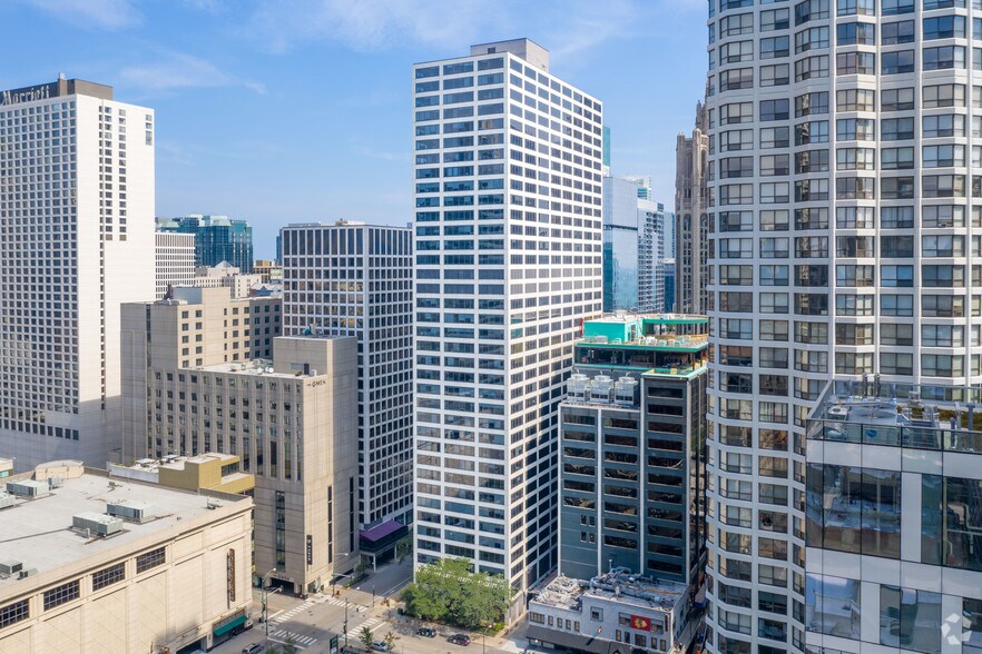444 N Michigan Ave, Chicago, IL à louer - Photo du bâtiment - Image 3 de 7