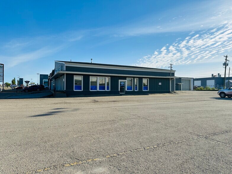 12615 100 St, Grande Prairie, AB à louer - Photo du bâtiment - Image 3 de 10