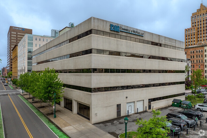 221 S Warren St, Syracuse, NY for lease - Building Photo - Image 2 of 6