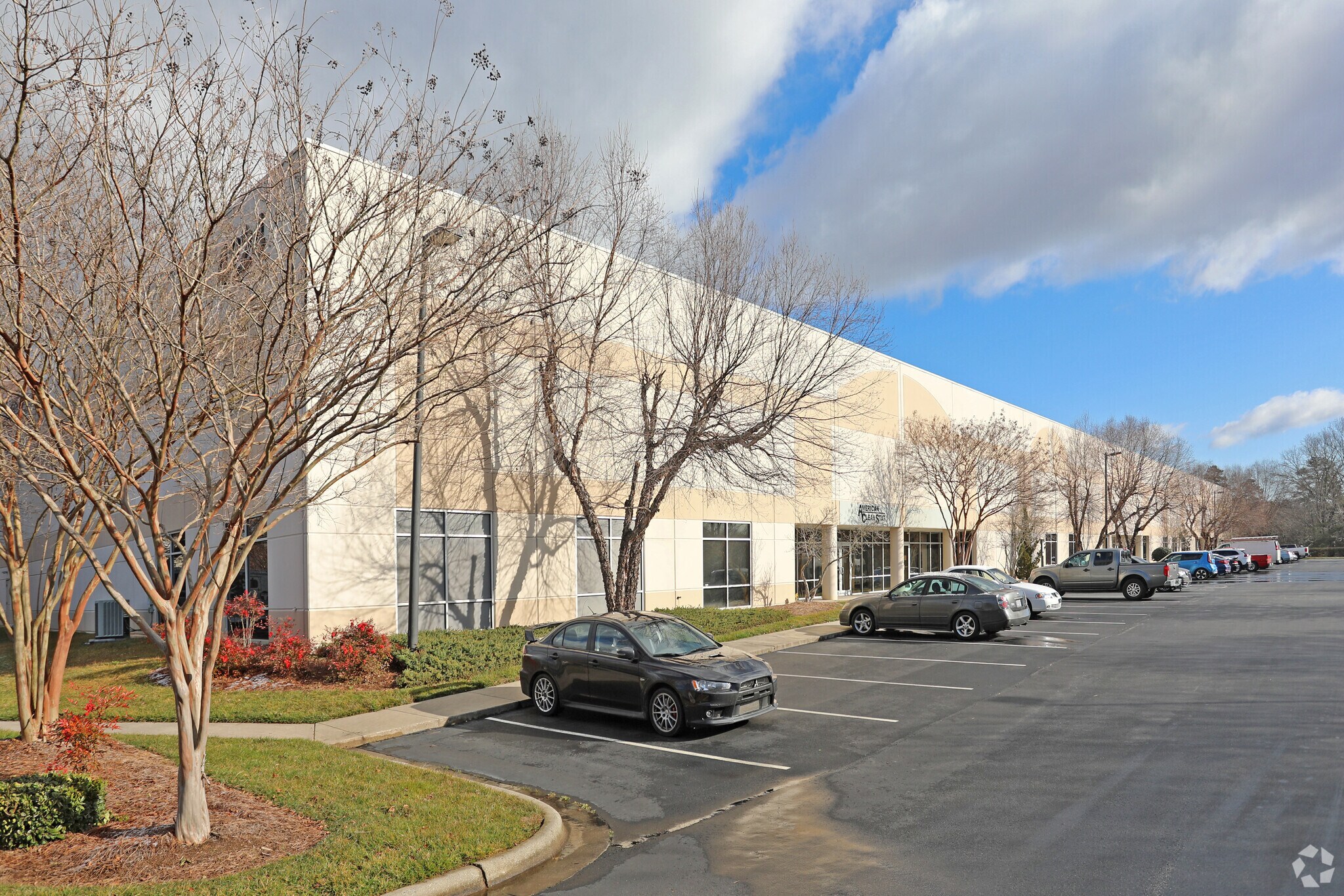 4224 Tudor Ln, Greensboro, NC for lease Primary Photo- Image 1 of 12