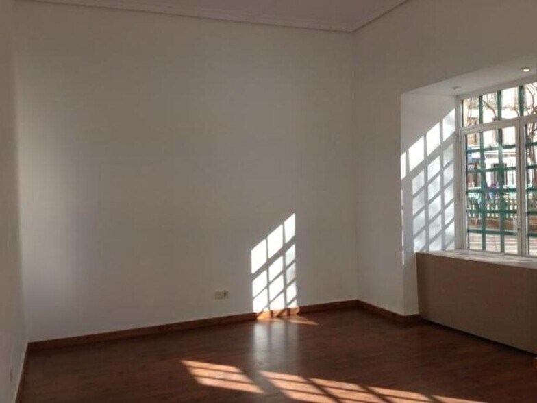 Plaza del Dos de Mayo, 5, Madrid, Madrid à louer - Photo du bâtiment - Image 3 de 5