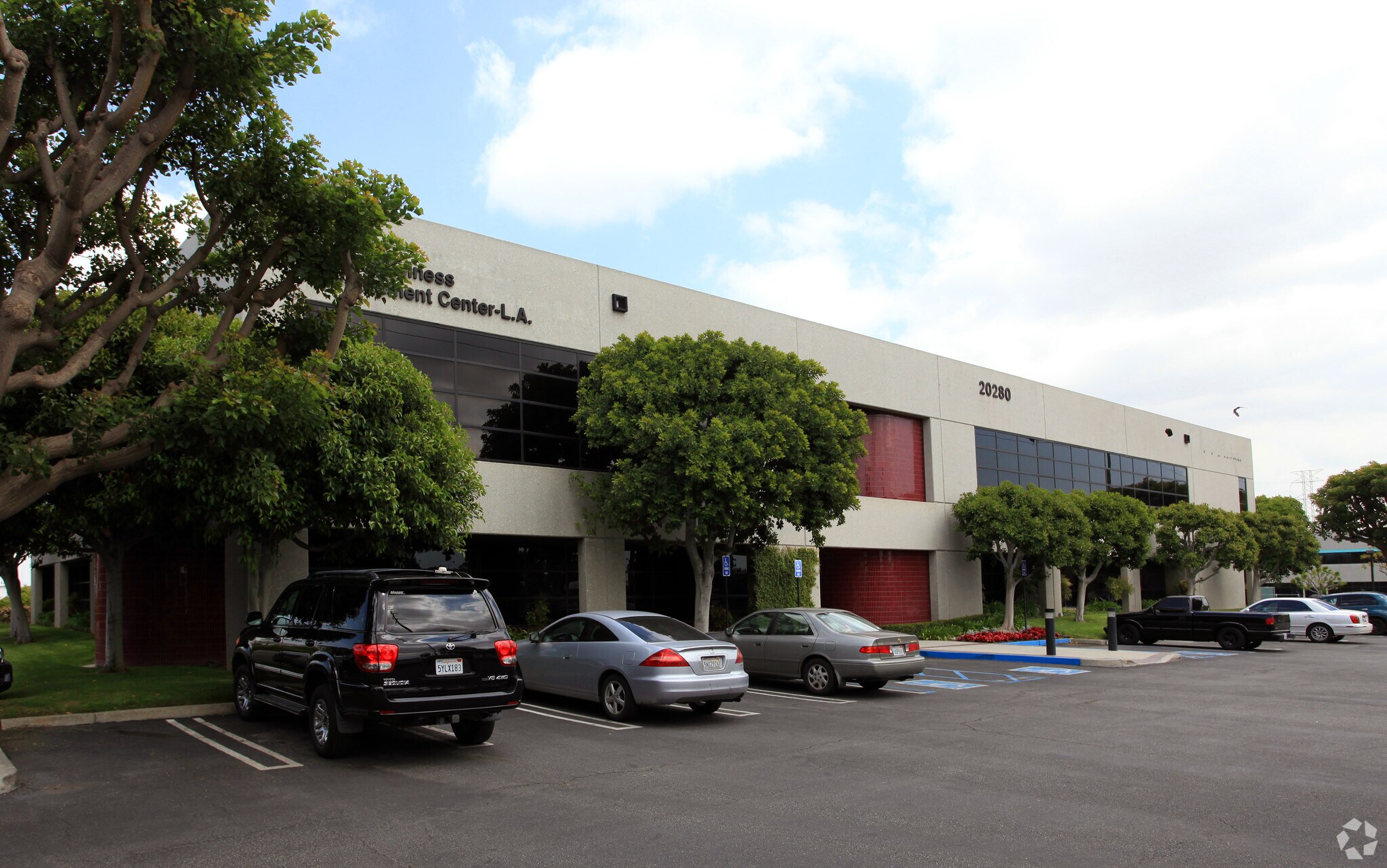 20280 S Vermont Ave, Torrance, CA à louer Photo principale- Image 1 de 27