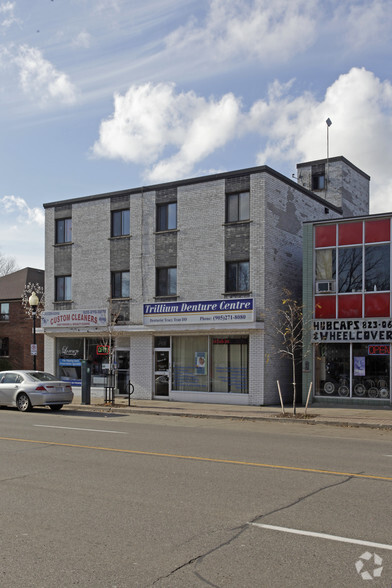 250 Lakeshore Rd E, Mississauga, ON for lease - Building Photo - Image 2 of 4