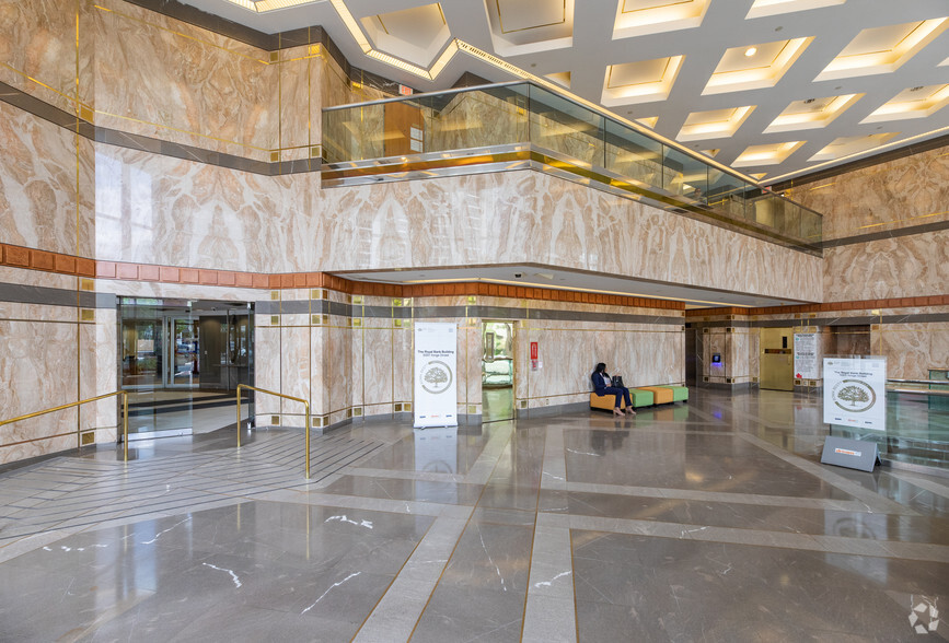 5001 Yonge St, Toronto, ON for lease - Lobby - Image 2 of 6