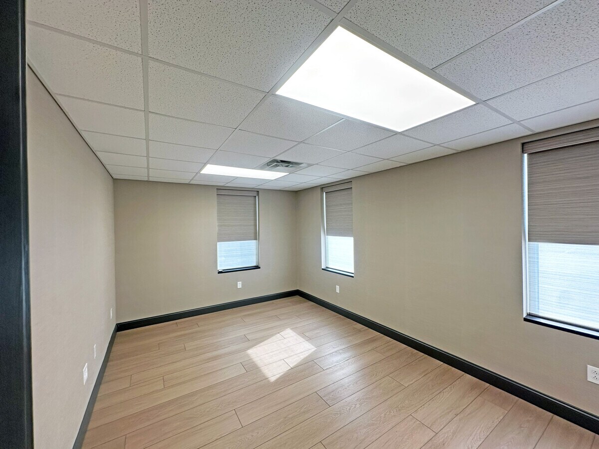 124 Bedford Center Rd, Bedford, NH 03110 - Unit C, D1 & D2 - - Interior Photo - Image 2 of 3
