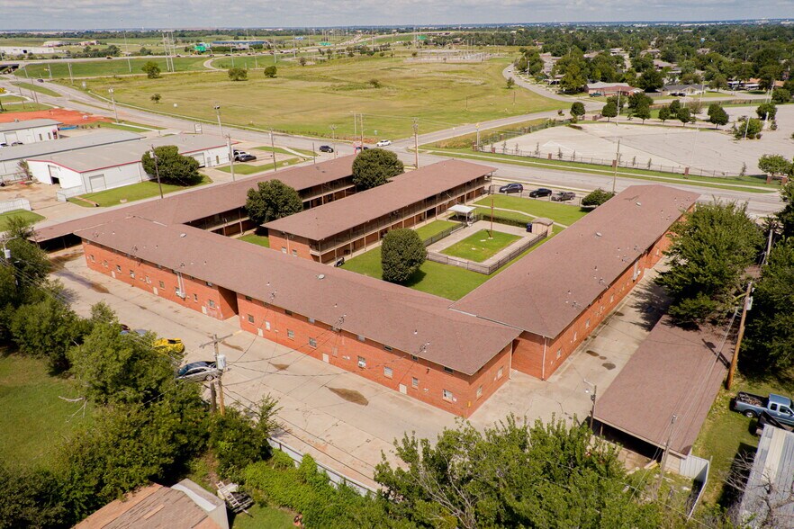 3136 SW 59th St, Oklahoma City, OK for sale - Building Photo - Image 2 of 21