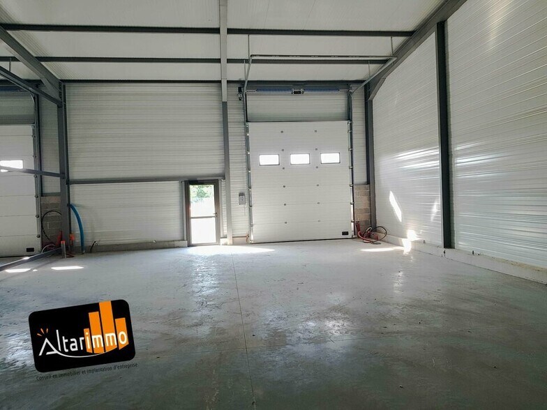 Flex in Vernouillet for lease - Interior Photo - Image 3 of 4