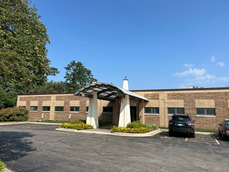 3800 Highland Ave, Downers Grove, IL à louer - Photo du bâtiment - Image 2 de 5