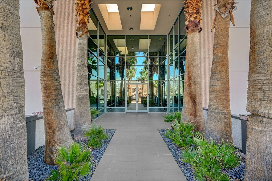 323 Orville Wright Ct, Las Vegas, NV for sale - Building Photo - Image 3 of 16