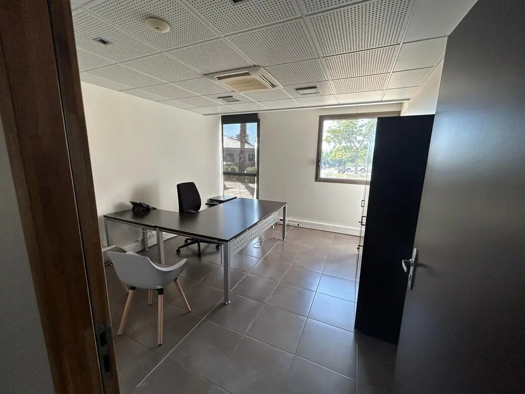 515 Avenue De La Tramontane, La Ciotat, BDR 13600 - Unit Bâtiment C -  - Interior Photo - Image 1 of 9