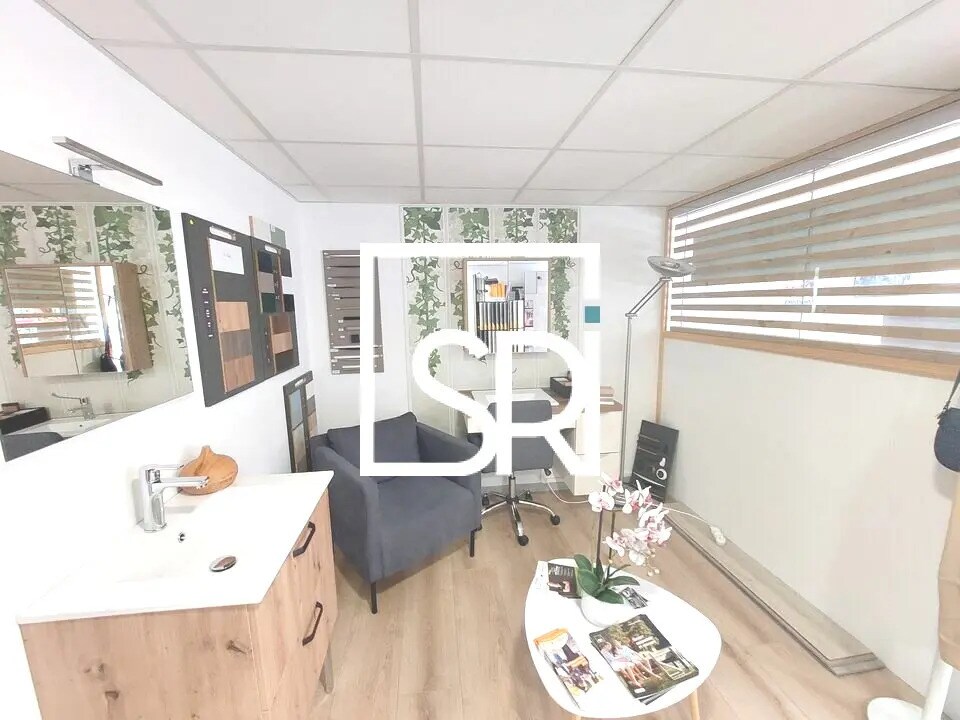 Retail in Clermont-Ferrand for lease Interior Photo- Image 1 of 21