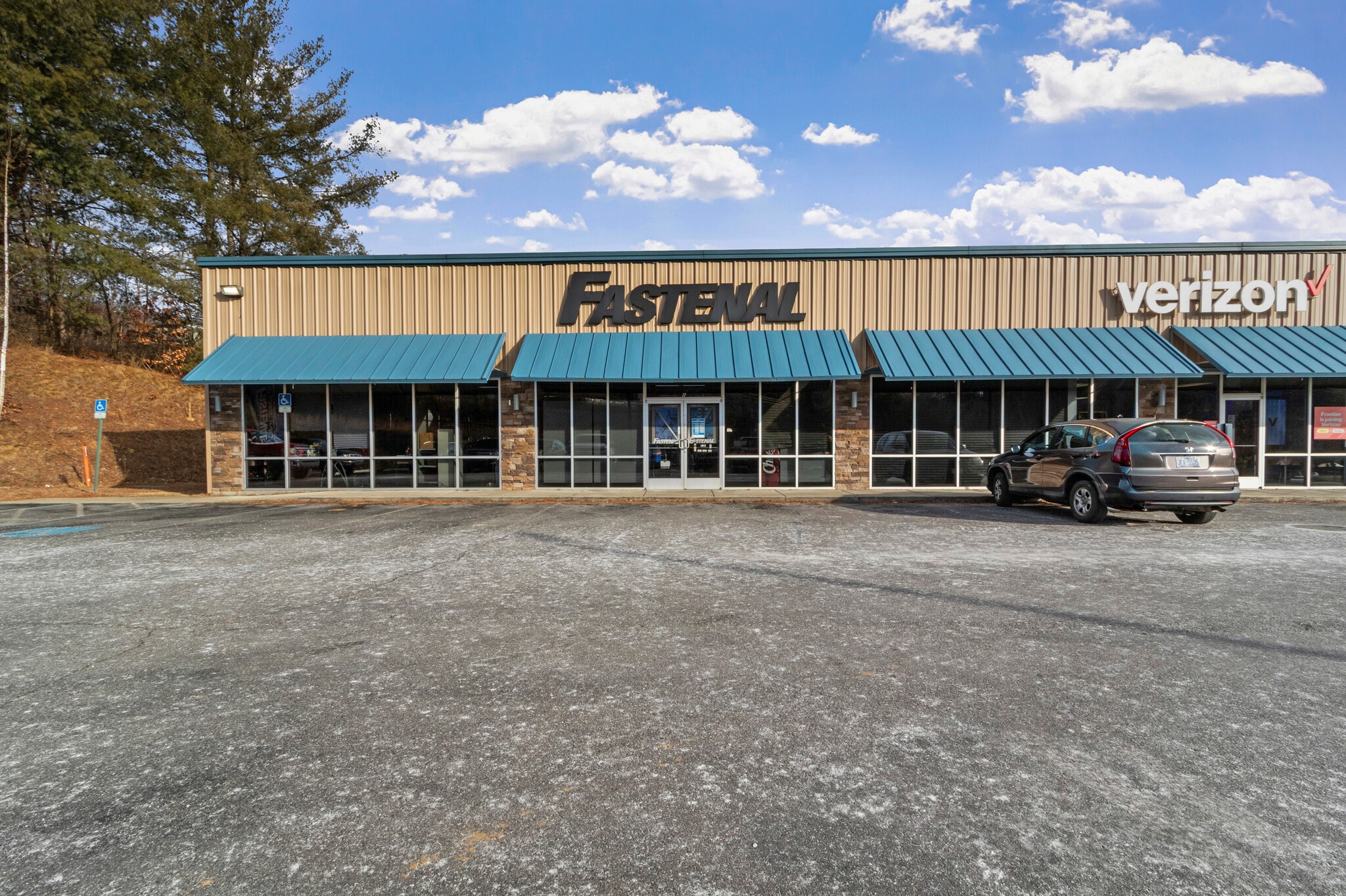 41 Charlie Brown Rd, Burnsville, NC for lease Primary Photo- Image 1 of 13