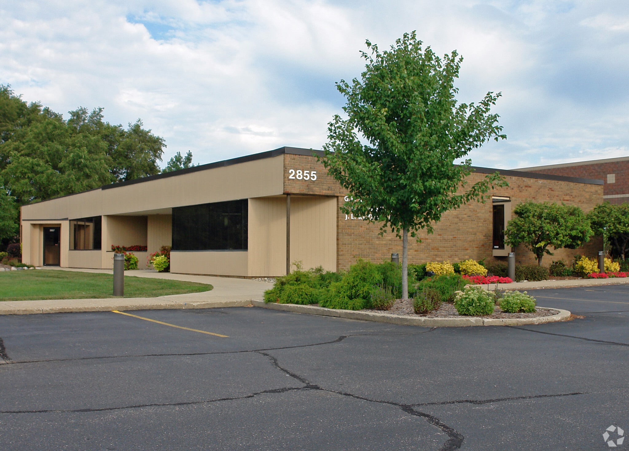 2855 Byron Center Ave SW, Wyoming, MI for sale Primary Photo- Image 1 of 14