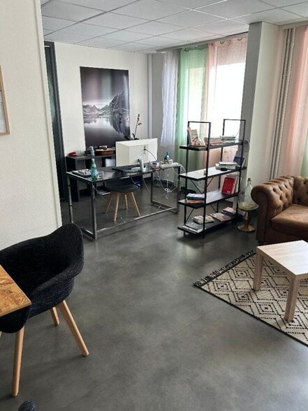 Office in Limoges for lease - Interior Photo - Image 3 of 3