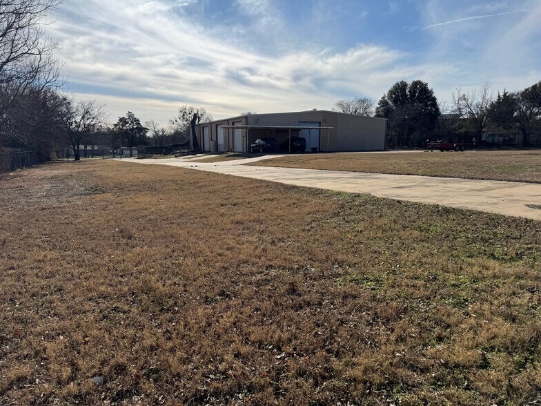 909 Willacy Cir, Cedar Hill, TX à louer - Photo du bâtiment - Image 3 de 4