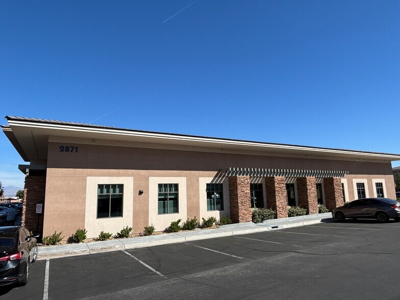 2871 Saint Rose Pky, Henderson, NV à louer - Photo du bâtiment - Image 2 de 7