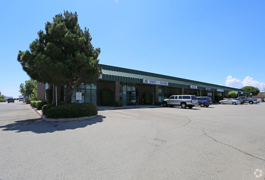 42402-42442 10th St W, Lancaster, CA à louer - Photo principale - Image 2 de 3