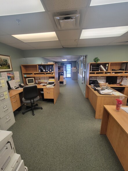 900 Broadhollow Rd, Farmingdale, NY for lease - Interior Photo - Image 2 of 4