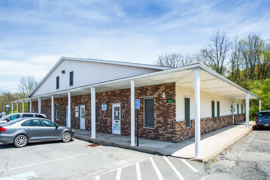315 Dartmouth Dr, Marshalls Creek, PA à louer - Photo du bâtiment - Image 3 de 7