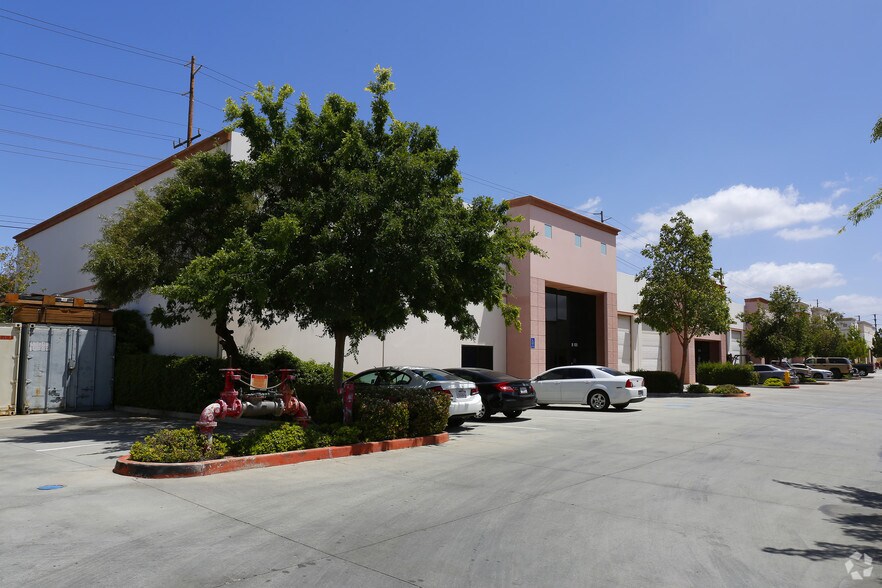 18501 Collier Ave, Lake Elsinore, CA à louer - Photo du bâtiment - Image 2 de 4