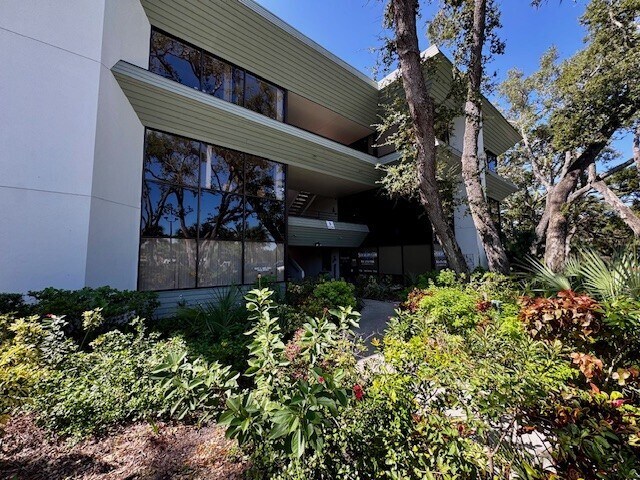 2477 Stickney Point Rd, Sarasota, FL for lease - Building Photo - Image 1 of 4