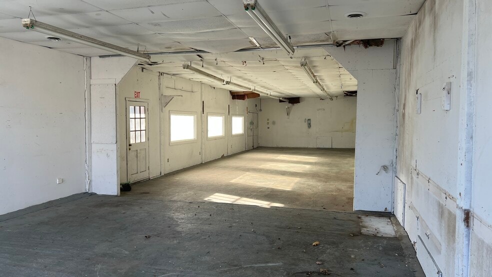 96 Lombard Ave, West Barnstable, MA for lease - Building Photo - Image 3 of 4
