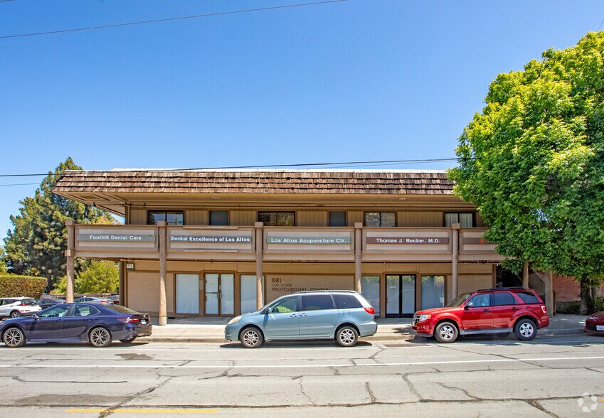 881 Fremont Ave, Los Altos, CA à louer - Photo du bâtiment - Image 2 de 6