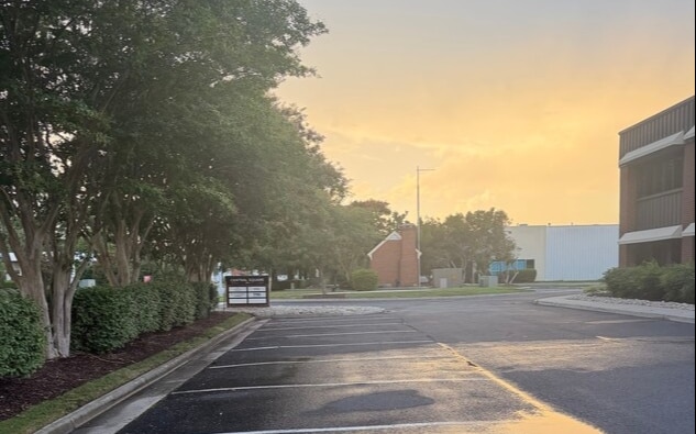 572 Central Dr, Virginia Beach, VA for lease - Building Photo - Image 3 of 18
