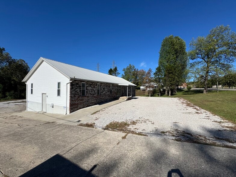 4939 Teays Valley Rd, Scott Depot, WV à louer - Photo du bâtiment - Image 3 de 11