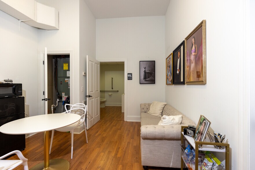 2436 E University Dr, Auburn, AL à louer - Photo du bâtiment - Image 2 de 14