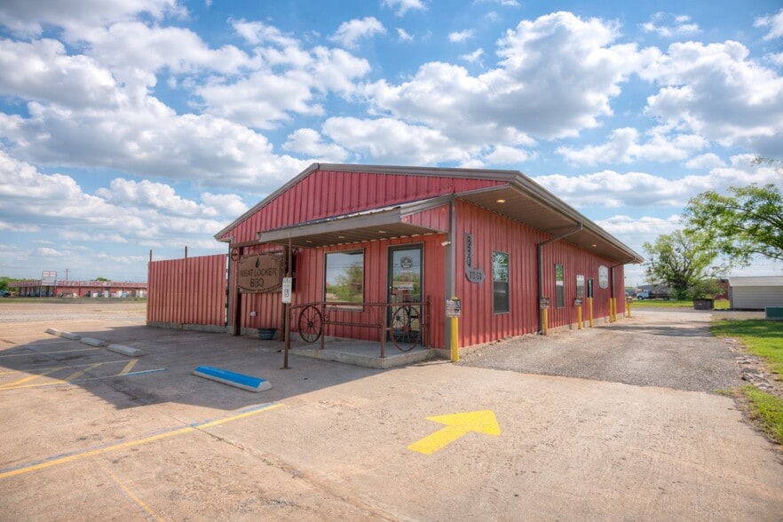 106 NW 4th St, Lindsay, OK à vendre - Photo du bâtiment - Image 2 de 28