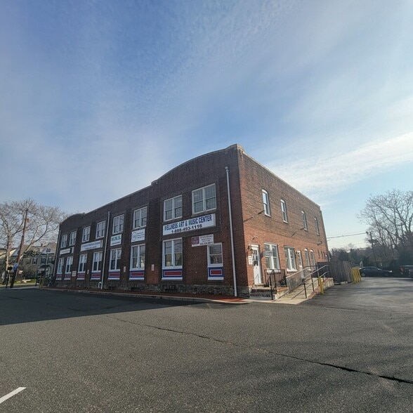 600 Main St, Riverton, NJ for lease - Building Photo - Image 3 of 11